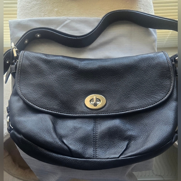 Handbags - EUC!! VINTAGE COACH SOHO TURNLOCK CONVERTIBLE SHOULDER BAG - BLACK